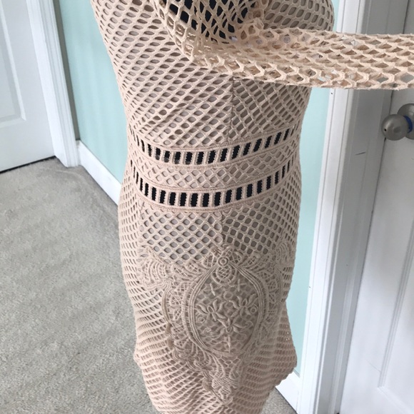 Embroidered woven body con dress - Picture 3 of 6